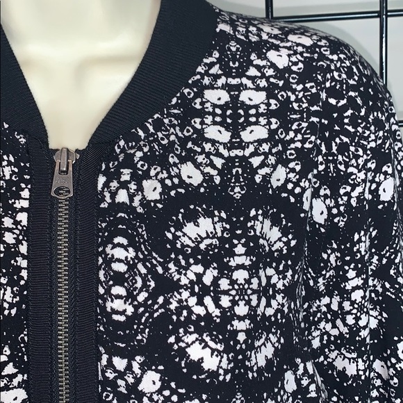 Abercrombie & Fitch Silky, Zip Up Top / Jacket EC - Picture 2 of 5